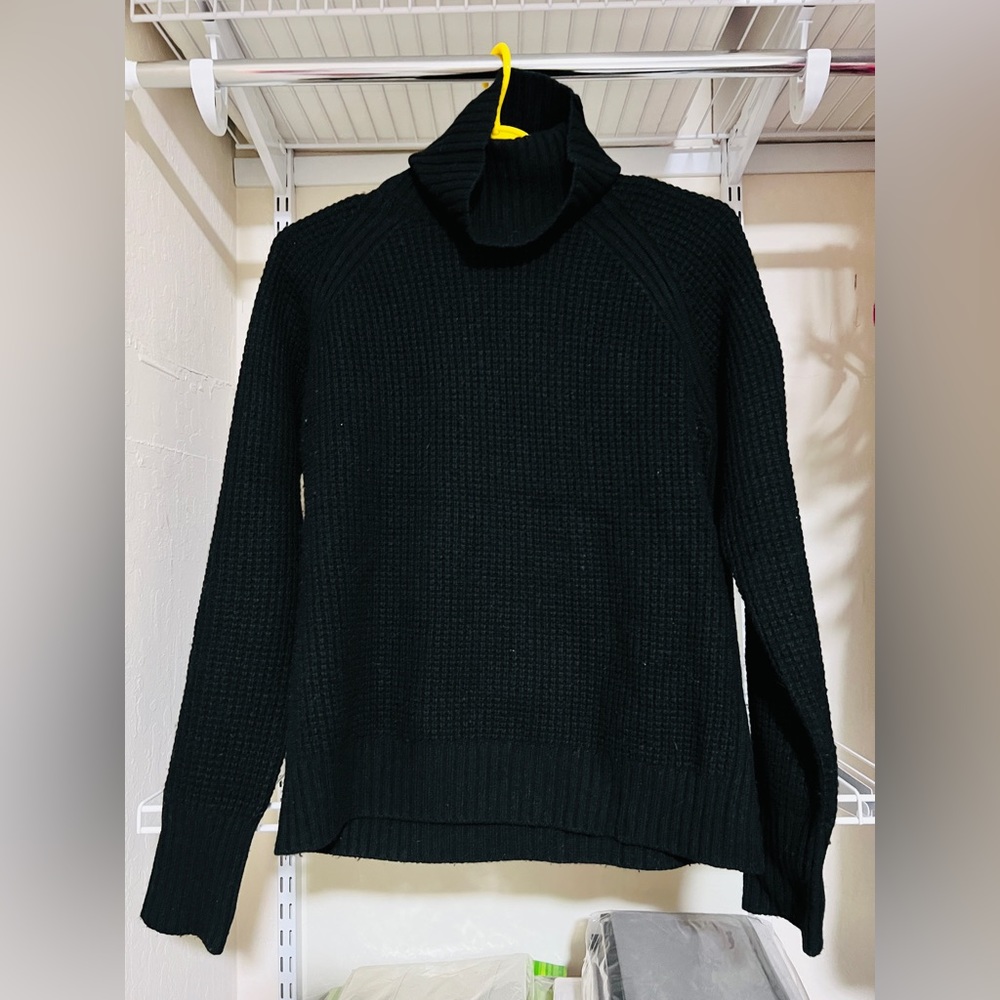 Women black sweater